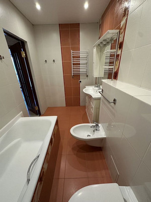 Продам трехкомнатную (3-комн.) квартиру, Римская ул, 20, Калининград г