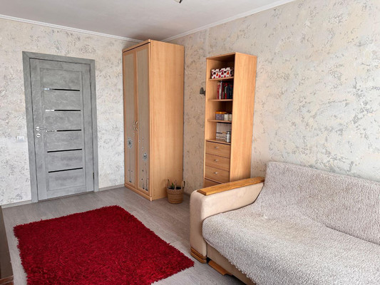 Продам трехкомнатную (3-комн.) квартиру, Артиллерийская ул, 35, Калининград г