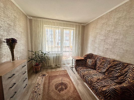 Продам трехкомнатную (3-комн.) квартиру, Артиллерийская ул, 35, Калининград г