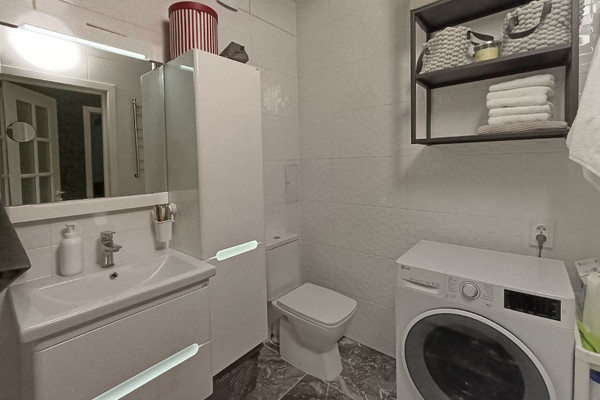 Продам однокомнатную (1-комн.) квартиру, Шахматная ул, 1б, Калининград г