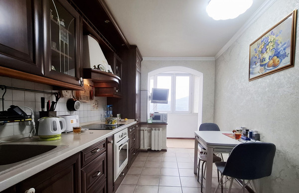 Продам двухкомнатную (2-комн.) квартиру, Фрунзенское шоссе ул, 6, Партенит пгт