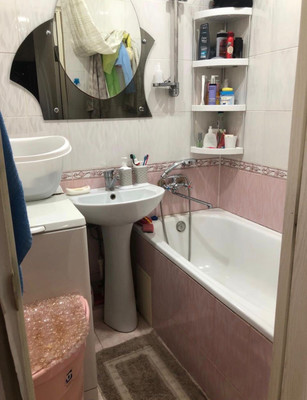 Продам двухкомнатную (2-комн.) квартиру, Каспарова ул, 8, Армавир г