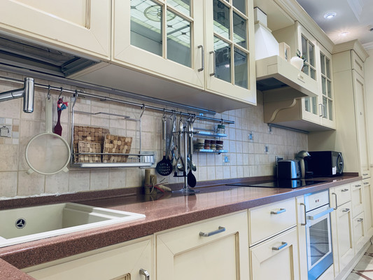 Продам трехкомнатную (3-комн.) квартиру, Ярцевская ул, 27к1, Москва г