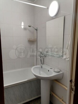 Продам трехкомнатную (3-комн.) квартиру, Профсоюзная ул, 128, Москва г