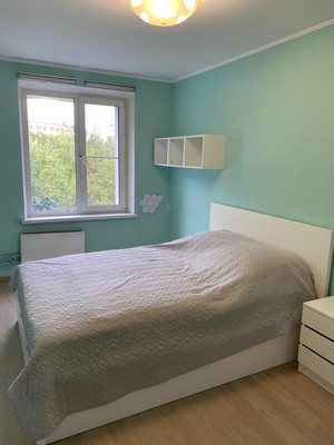 Сдам трехкомнатную (3-комн.) квартиру, Кленовый б-р, 10к1, Москва г