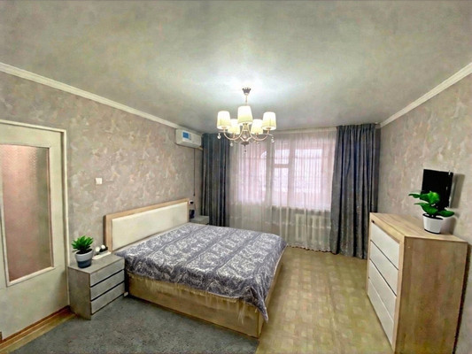 Продам трехкомнатную (3-комн.) квартиру, Школьная ул, 5, Витязево с