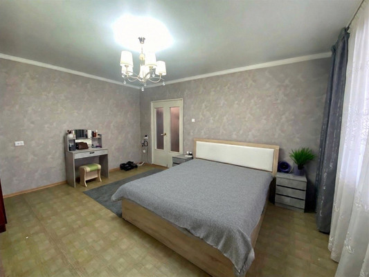 Продам трехкомнатную (3-комн.) квартиру, Школьная ул, 5, Витязево с