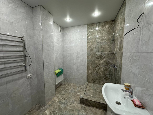 Продам трехкомнатную (3-комн.) квартиру, Эльбрусская ул, 19кб, Нальчик г