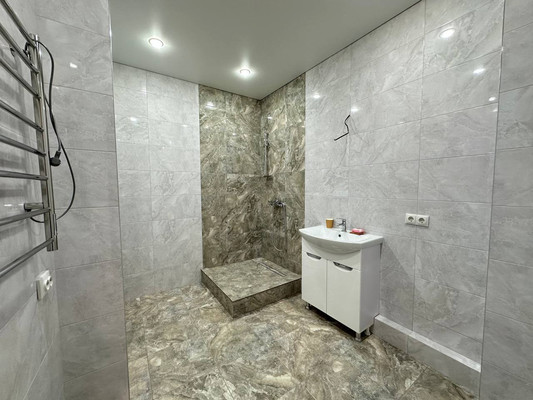 Продам трехкомнатную (3-комн.) квартиру, Эльбрусская ул, 19кб, Нальчик г