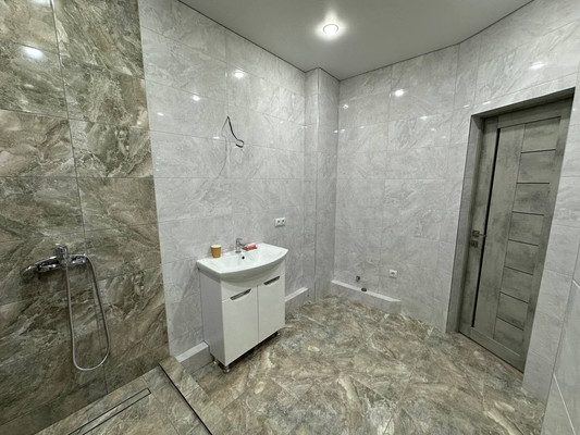 Продам трехкомнатную (3-комн.) квартиру, Эльбрусская ул, 19кб, Нальчик г