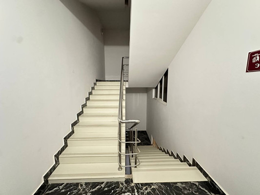 Продам трехкомнатную (3-комн.) квартиру, Эльбрусская ул, 19кб, Нальчик г