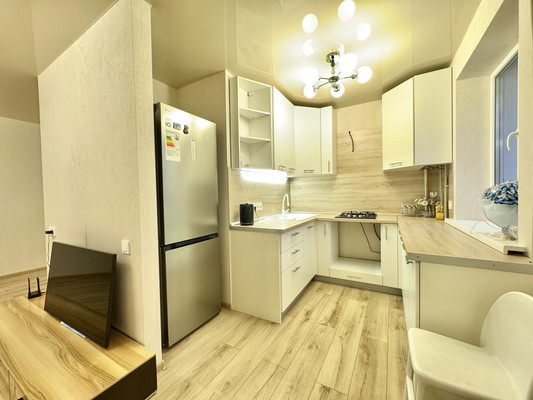 Продам трехкомнатную (3-комн.) квартиру, Шоссе Нефтяников ул, 67, Краснодар г