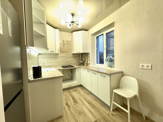 Продам трехкомнатную (3-комн.) квартиру, Шоссе Нефтяников ул, 67, Краснодар г