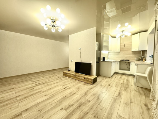 Продам трехкомнатную (3-комн.) квартиру, Шоссе Нефтяников ул, 67, Краснодар г