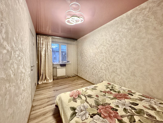 Продам трехкомнатную (3-комн.) квартиру, Шоссе Нефтяников ул, 67, Краснодар г