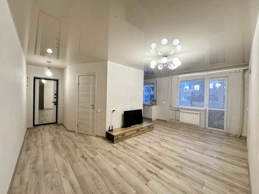 Продам трехкомнатную (3-комн.) квартиру, Шоссе Нефтяников ул, 67, Краснодар г