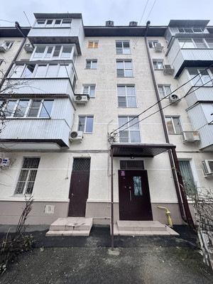 Продам трехкомнатную (3-комн.) квартиру, Шоссе Нефтяников ул, 67, Краснодар г