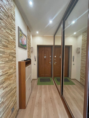 Продам двухкомнатную (2-комн.) квартиру, Дзержинского ул, 39а, Ханты-Мансийск г