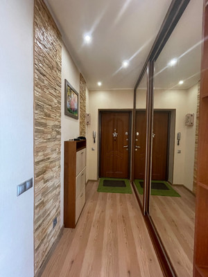 Продам двухкомнатную (2-комн.) квартиру, Дзержинского ул, 39а, Ханты-Мансийск г