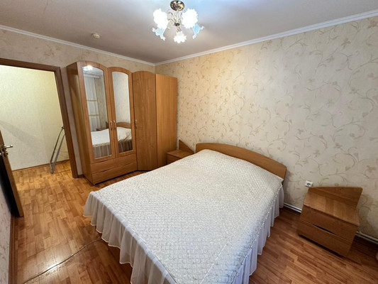 Продам трехкомнатную (3-комн.) квартиру, Гагарина ул, 25, Парковый п