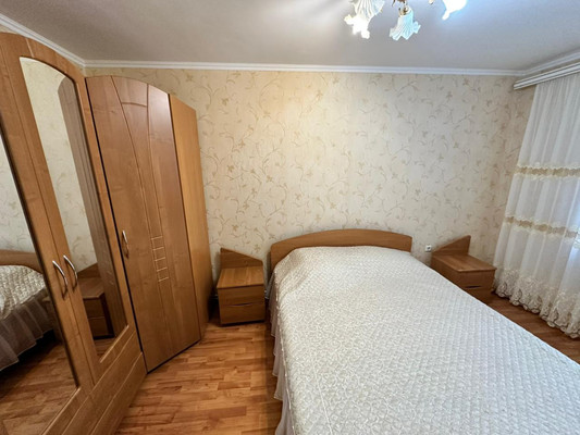 Продам трехкомнатную (3-комн.) квартиру, Гагарина ул, 25, Парковый п