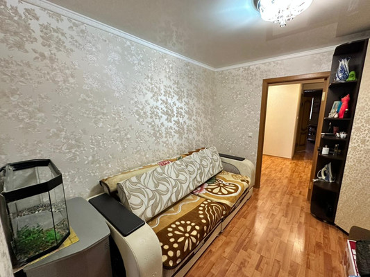 Продам трехкомнатную (3-комн.) квартиру, Гагарина ул, 25, Парковый п