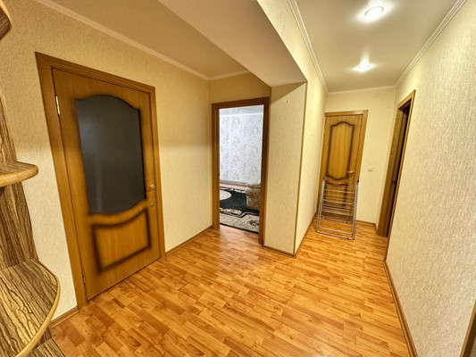 Продам трехкомнатную (3-комн.) квартиру, Гагарина ул, 25, Парковый п