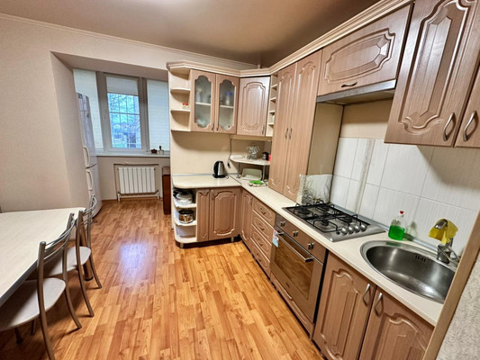 Продам трехкомнатную (3-комн.) квартиру, Гагарина ул, 25, Парковый п