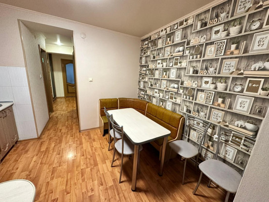 Продам трехкомнатную (3-комн.) квартиру, Гагарина ул, 25, Парковый п