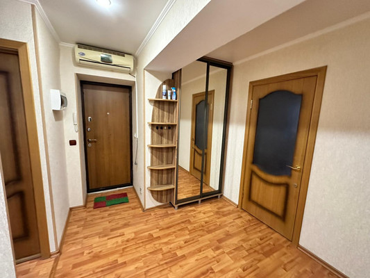 Продам трехкомнатную (3-комн.) квартиру, Гагарина ул, 25, Парковый п