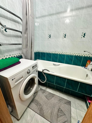 Продам трехкомнатную (3-комн.) квартиру, Гагарина ул, 25, Парковый п