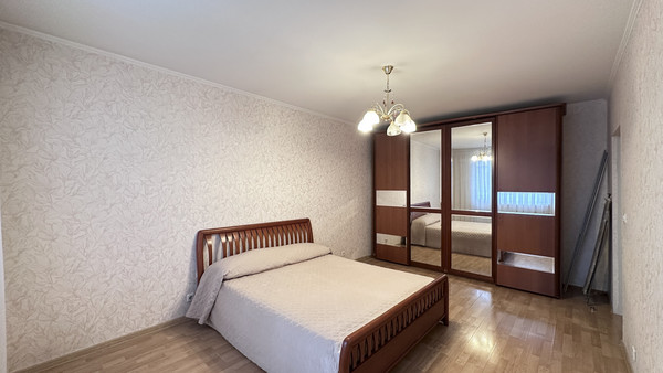 Продам двухкомнатную (2-комн.) квартиру, Загородное ш, 4к2, Москва г