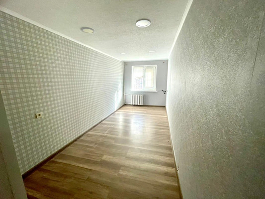 Продам трехкомнатную (3-комн.) квартиру, Володарского ул, 88, Армавир г