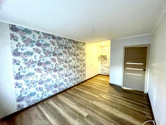 Продам трехкомнатную (3-комн.) квартиру, Володарского ул, 88, Армавир г