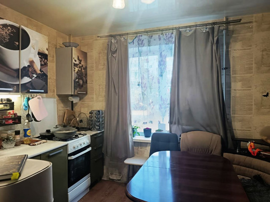 Продам трехкомнатную (3-комн.) квартиру, Слепнева ул, 13к2, Гатчина г