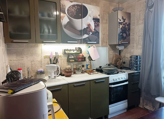 Продам трехкомнатную (3-комн.) квартиру, Слепнева ул, 13к2, Гатчина г