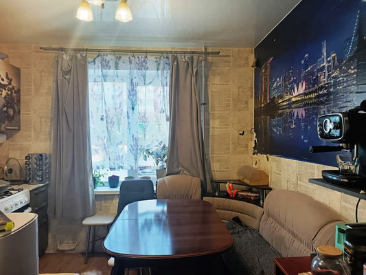 Продам трехкомнатную (3-комн.) квартиру, Слепнева ул, 13к2, Гатчина г