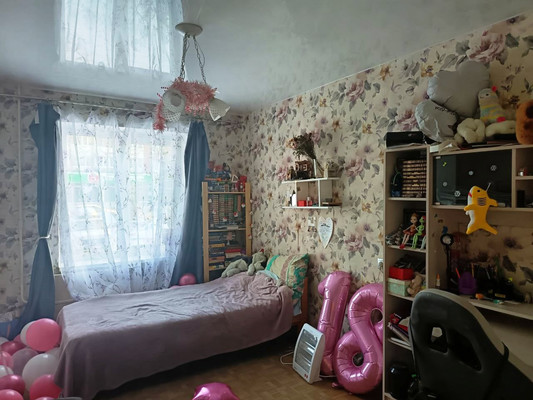 Продам трехкомнатную (3-комн.) квартиру, Слепнева ул, 13к2, Гатчина г