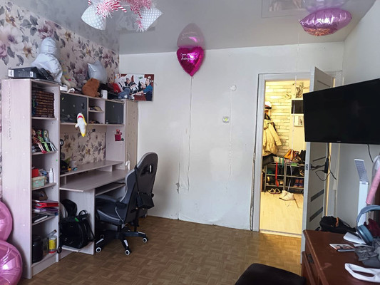 Продам трехкомнатную (3-комн.) квартиру, Слепнева ул, 13к2, Гатчина г