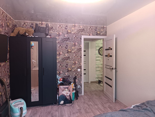 Продам трехкомнатную (3-комн.) квартиру, Слепнева ул, 13к2, Гатчина г