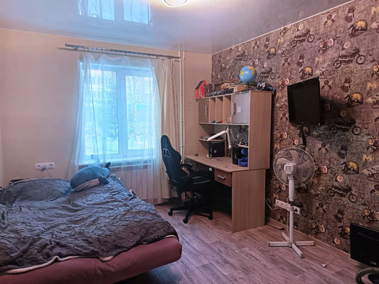 Продам трехкомнатную (3-комн.) квартиру, Слепнева ул, 13к2, Гатчина г