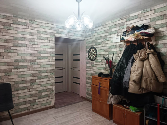 Продам трехкомнатную (3-комн.) квартиру, Слепнева ул, 13к2, Гатчина г