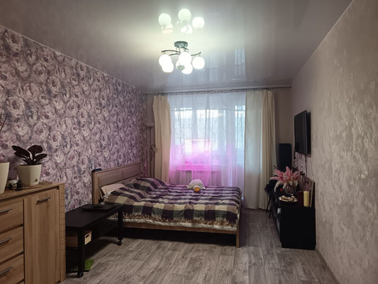 Продам трехкомнатную (3-комн.) квартиру, Слепнева ул, 13к2, Гатчина г
