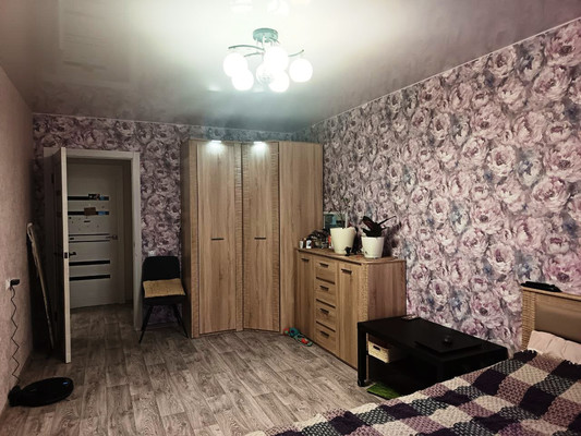 Продам трехкомнатную (3-комн.) квартиру, Слепнева ул, 13к2, Гатчина г