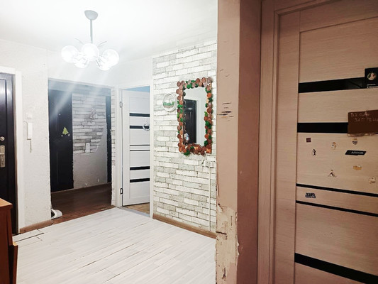 Продам трехкомнатную (3-комн.) квартиру, Слепнева ул, 13к2, Гатчина г