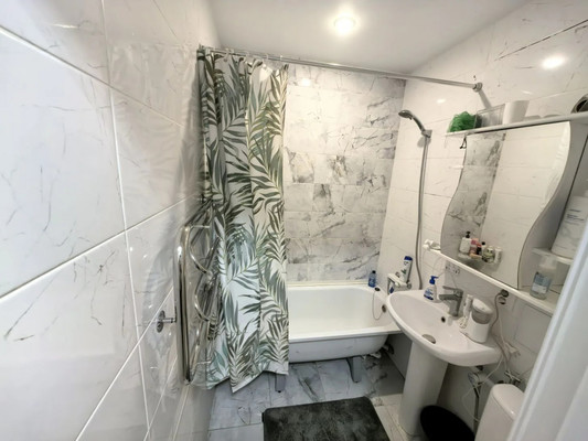 Продам трехкомнатную (3-комн.) квартиру, Мечникова ул, 73д, Ростов-на-Дону г