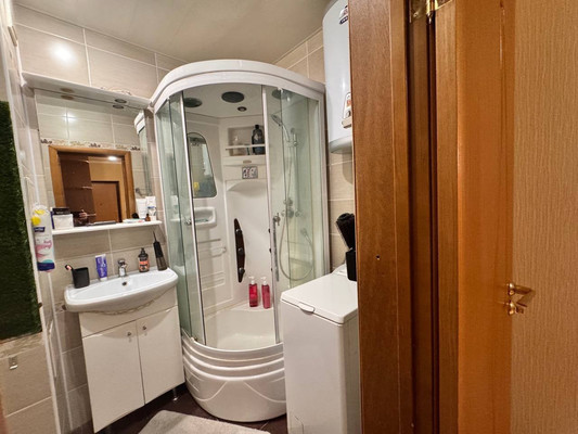 Продам двухкомнатную (2-комн.) квартиру, Меридианная ул, 3, Казань г