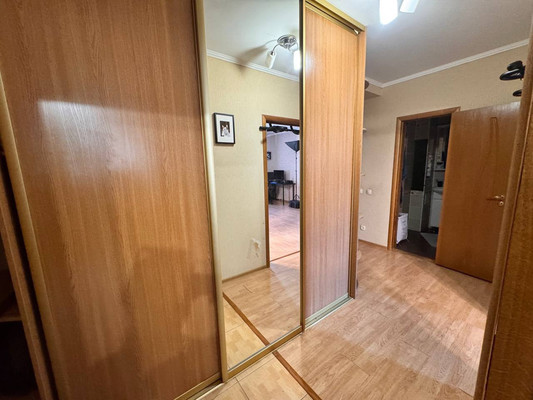 Продам двухкомнатную (2-комн.) квартиру, Меридианная ул, 3, Казань г