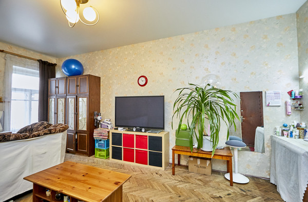 Продам комнату в 3-комн. квартире, Черняховского ул, 1/63А, Санкт-Петербург г