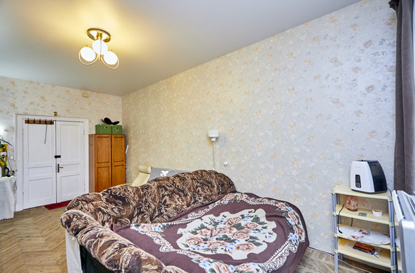 Продам комнату в 3-комн. квартире, Черняховского ул, 1/63А, Санкт-Петербург г